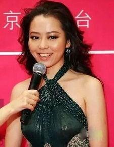 娱乐爆料吴家丽吸烟是真的吗,真相揭秘
